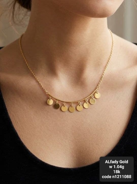 سلسلة ذهب عيار 18 بتصميم أنيق فاخر يزين إطلالتك