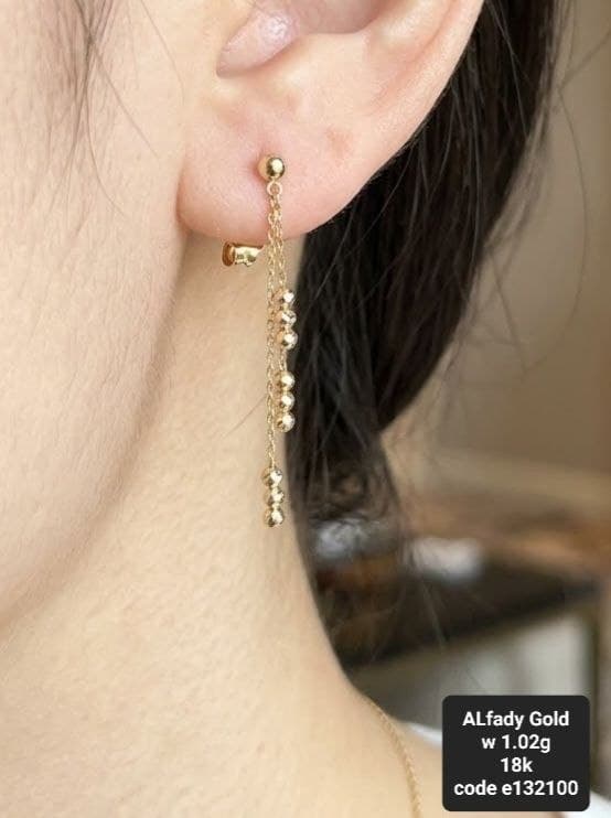 Elegant 18K Gold Earring
