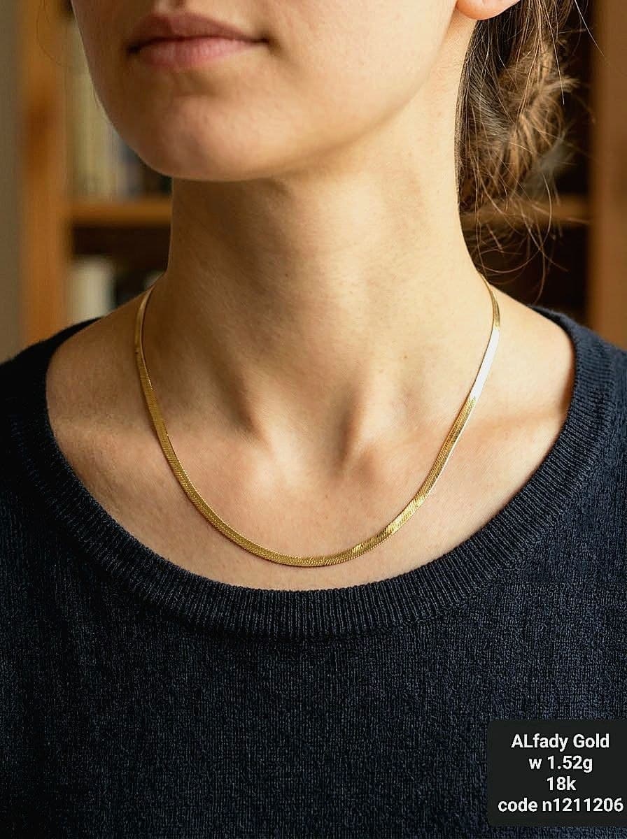 Elegant 18K Gold Necklace